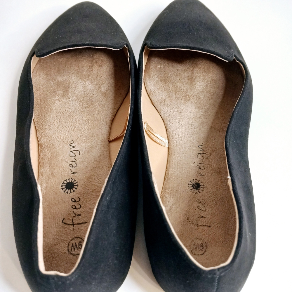 Black Suede Pointed-Toe Flats Womens Size 9 Wide - Picture 7 of 8